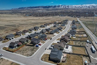 1161 River Heights Dr, Mills, WY 82604