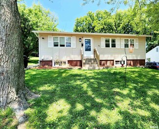 3020 W 1st St, Davenport, IA 52804