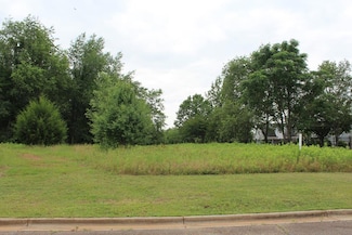 236 Wentworth Ln, Albany, GA 31721