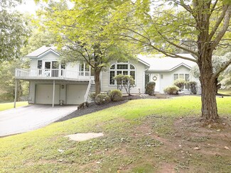 102 Everett Ln, Tunkhannock, PA 18657