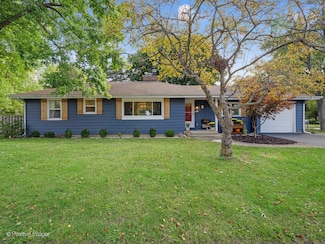 2 Sunset Ln, Algonquin, IL 60102