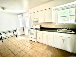 92 Sheffield Dr, Middletown, NY 10940