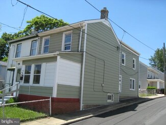 42 Upland Ave, Brookhaven, PA 19015