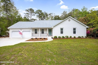 709 Sawgrass Rd, Hampstead, NC 28443
