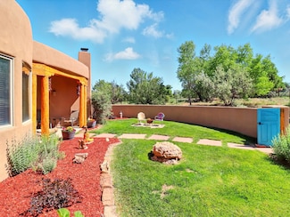 15 Calle Rivera, Santa Fe, NM 87506