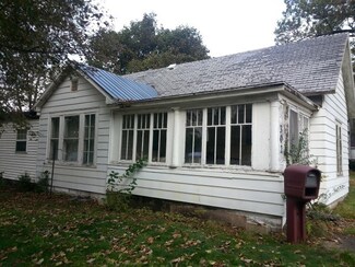 302 Jones St, North Judson, IN 46366