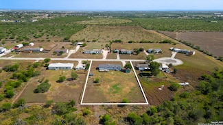 240 Broward Ave, Marion, TX 78124