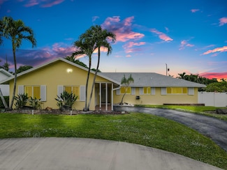 319 SW 11th Ave, Boynton Beach, FL 33435