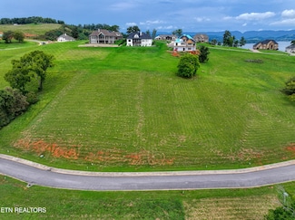 2447 Starboard Crest Rd, Morristown, TN 37814