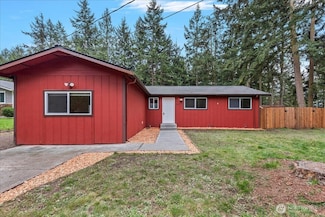 4483 Woodland Cir, Oak Harbor, WA 98277