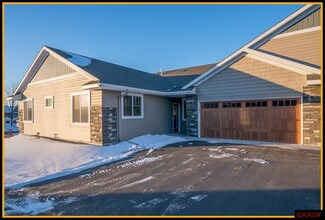 121 121 Sugar Loaf Dr, Mankato, MN 56001