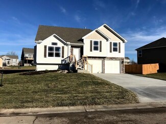 20810 Copper Creek Dr, Peculiar, MO 64078