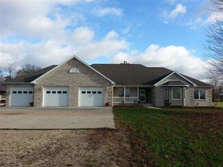 9950 Yorktown Rd, Lyndon, IL 61261
