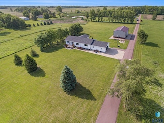 46687 276th St, Lennox, SD 57039