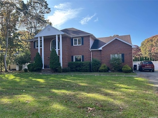 4 Cotton Tail Ct, Shirley, NY 11967