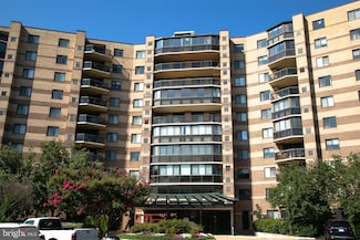 8350 Greensboro Dr Unit 517, McLean, VA 22102