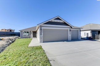607 Vineyard St, Grandview, WA 98930