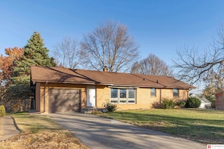 7411 Idledale Ln, Omaha, NE 68112