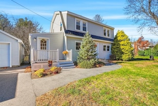 49 Grove St, Upton, MA 01568