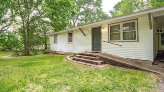 809 Carbon Ave, Hartshorne, OK 74547