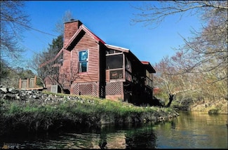 64 Bear Lake Dr, Blue Ridge, GA 30513