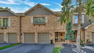 71 Country Club Dr, Bloomingdale, IL 60108