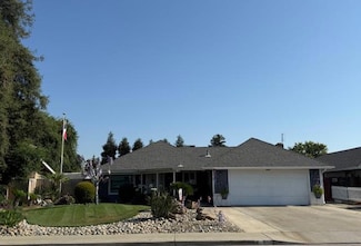 605 E Davis Dr, Dinuba, CA 93618
