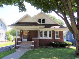 569 Clark St, Galesburg, IL 61401