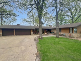 930 Woodland Cir, Long Prairie, MN 56347