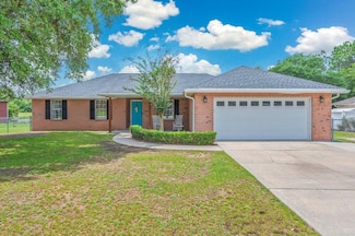 422 Shoal Lake Dr, Crestview, FL 32539