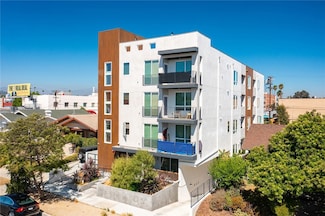 222 N Manhattan Place, Los Angeles, CA 90004