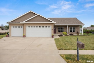 109 W Lee St, Tremont, IL 61568