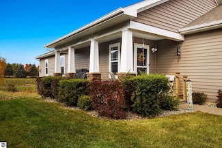 2129 Chrystal Ridge Dr, Traverse City, MI 49686
