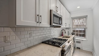 90 Knightsbridge Rd Unit 1, Great Neck, NY 11021
