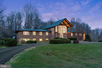 10400 Hume Rd, Marshall, VA 20115