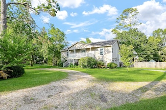 4509 Country Club Dr, Dickinson, TX 77539