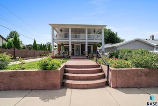 1215 S 5th Ave, Sioux Falls, SD 57105