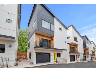 10731 NE Fremont St, Portland, OR 97220