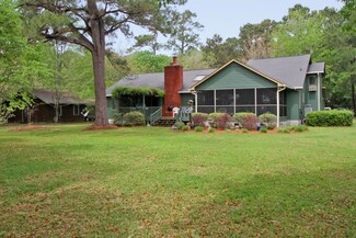 1352 Eden Rd, Awendaw, SC 29429