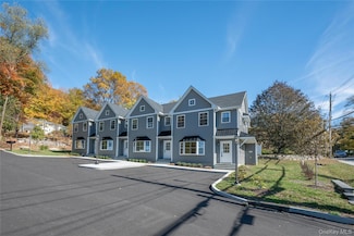 670 E Main St, Jefferson Valley, NY 10535