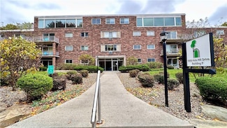 6000 Nob Hill Dr, Chagrin Falls, OH 44022