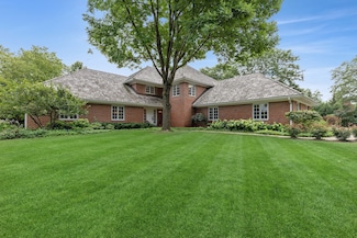 390 S Basswood Rd, Lake Forest, IL 60045
