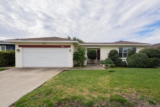 847 Saint Ann Dr, Salinas, CA 93901