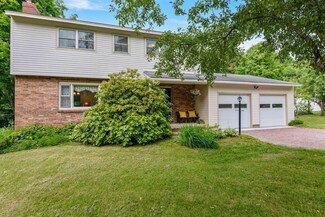 54 Pinehurst Dr, Jericho, VT 05465