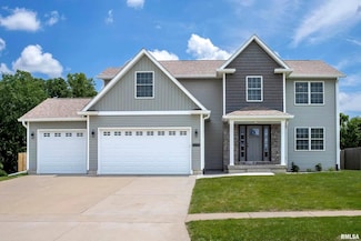 711 Deer Woods Dr, Davenport, IA 52802