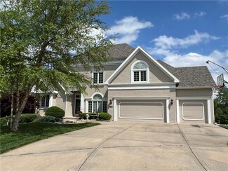 6111 N Kensington Ct, Kansas City, MO 64119