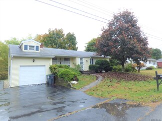 21 Mcclellan Dr, Nassau, NY 12123
