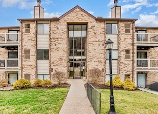 14 Woodland Hills Dr Unit 8, Southgate, KY 41071