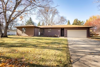 1004 Maple St, Alexandria, MN 56308
