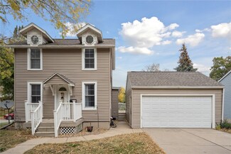 425 4th St NW, Mount Vernon, IA 52314